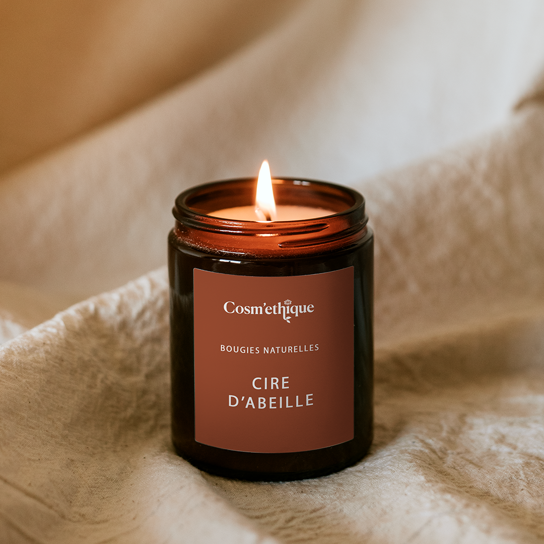 Bougie naturelle dans un pot en verre