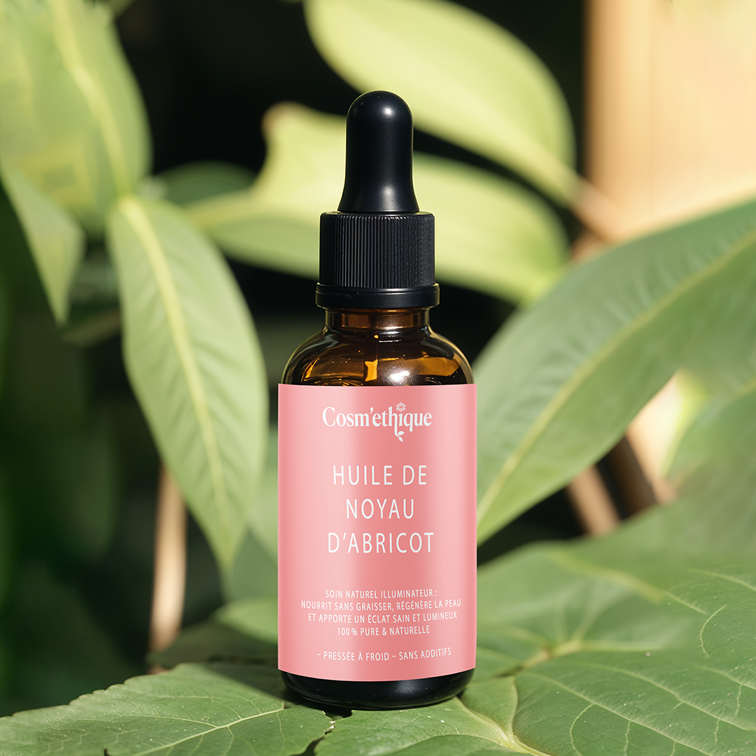 Huile de Noyau d’Abricot dans un petit flacon en verre avec tube