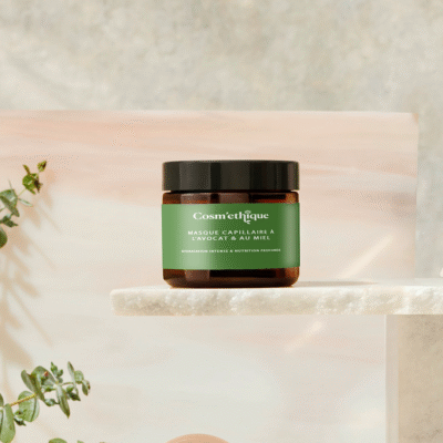 Masque avocat miel dans un pot