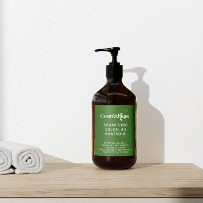 Shampoing solide au rhassoul dans une bouteille