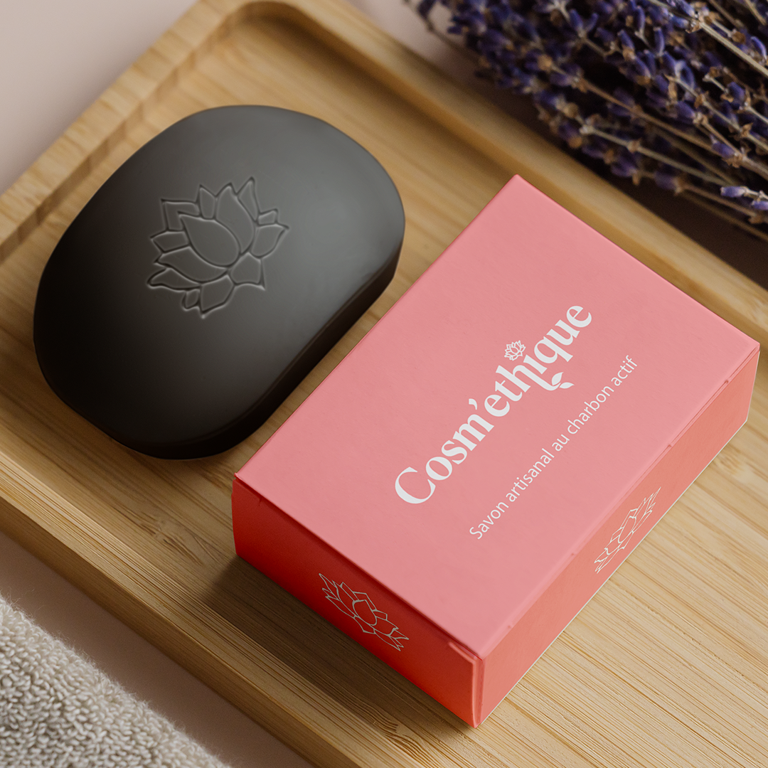 savon charbon actif dans un carton